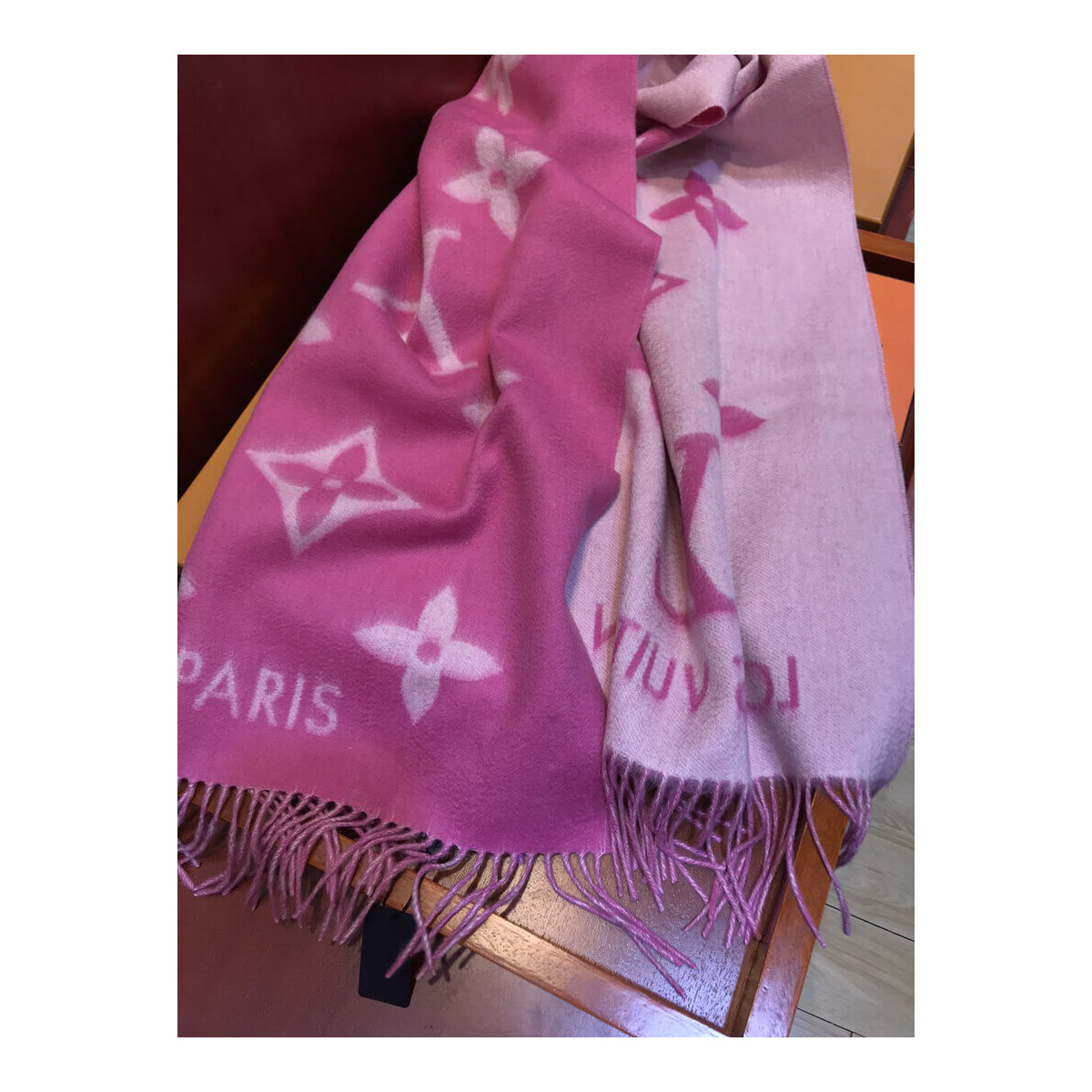 Louis Vuitton Reykjavik Scarf M76067