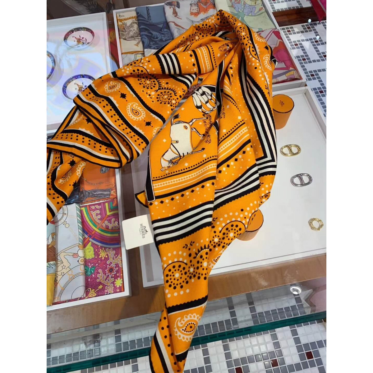 Hermes Couvertures Et Tenues De Jour Bandana Shawl 140 H243507