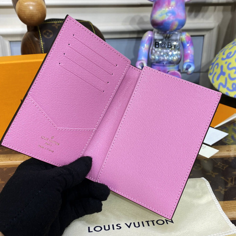 Louis Vuitton Christmas Animation 2022 Passport Cover M81635 Pink