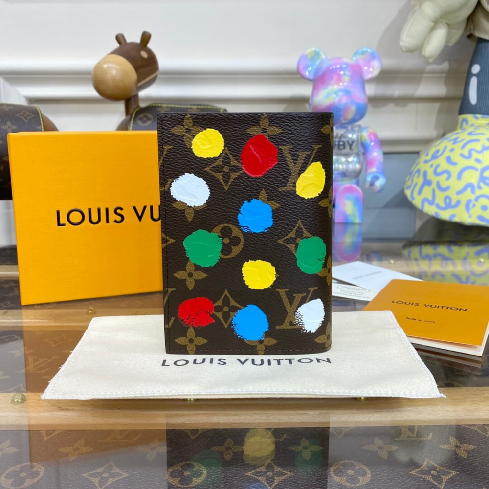 Louis Vuitton x Yayoi Kusama Passport Cover M81994