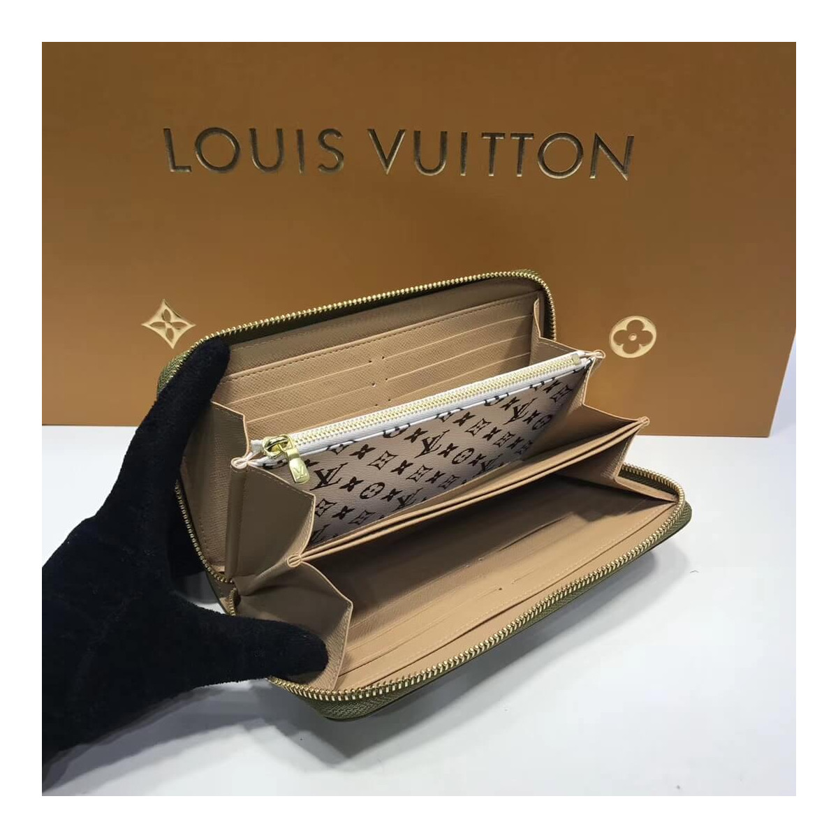 Louis Vuitton Zippy Wallet M67549 M67550