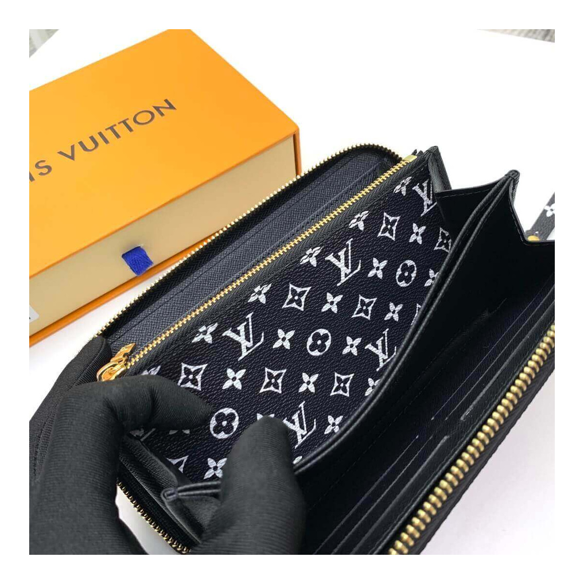 Louis Vuitton LV Crafty Zippy Wallet M69436