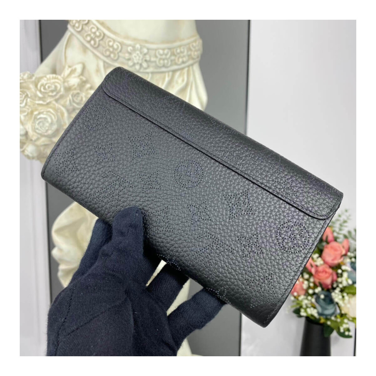 Louis Vuitton Mahina Leather Iris Wallet M60143