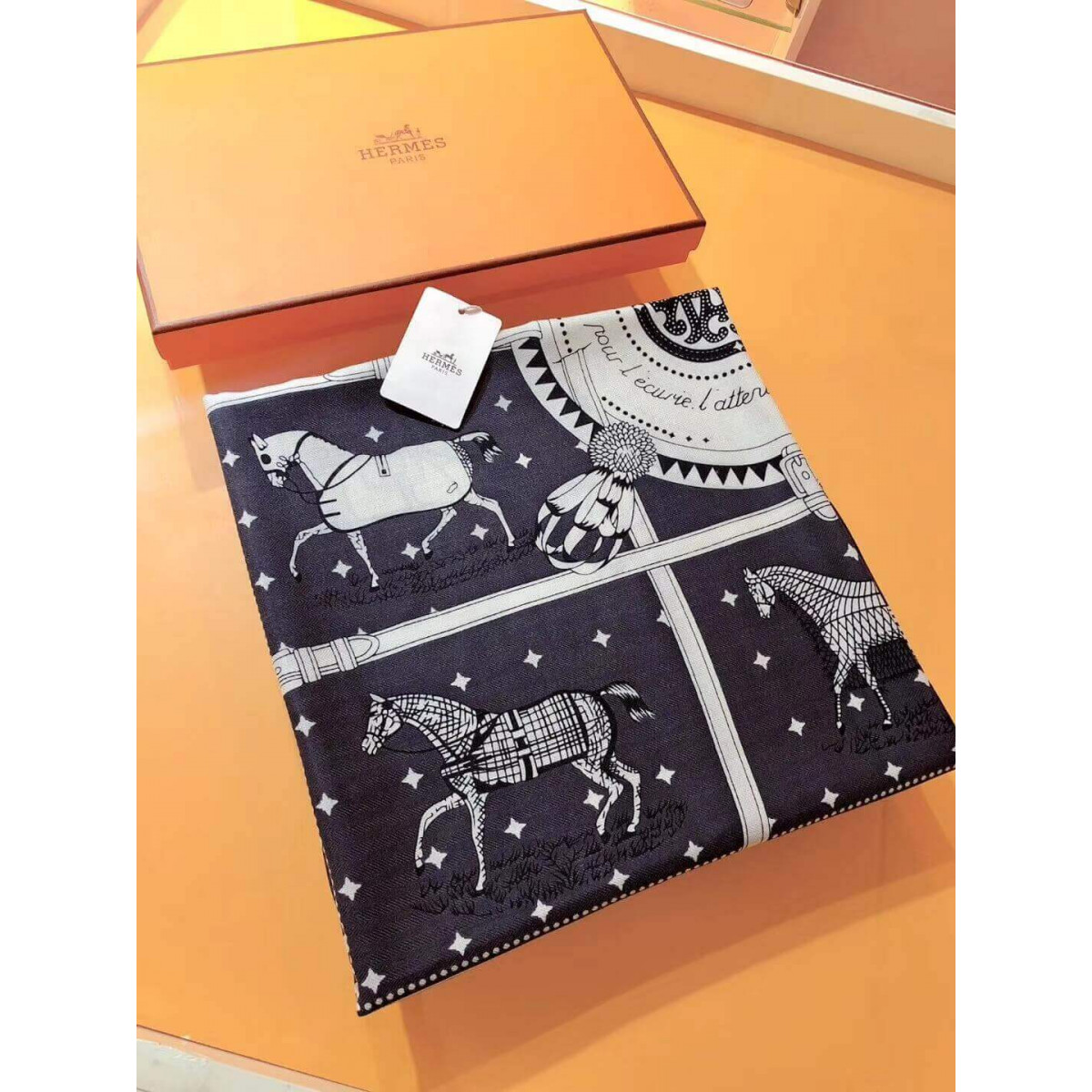 Hermes Couvertures Et Tenues De Jour Bandana Shawl 140 H243507