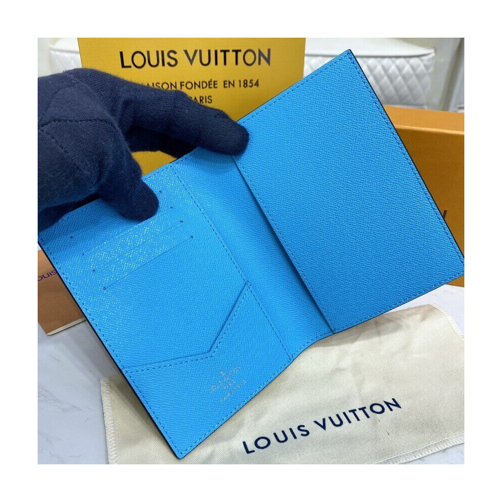 Louis Vuitton Monogram Canvas Passport Cover M80886