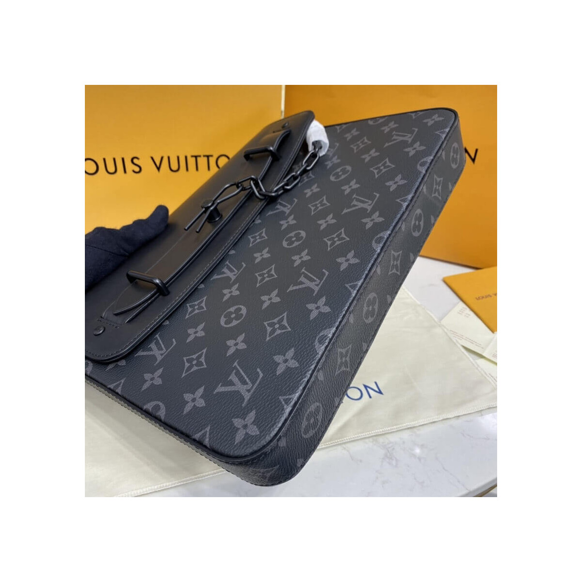 Louis Vuitton Pochette Steamer M80107