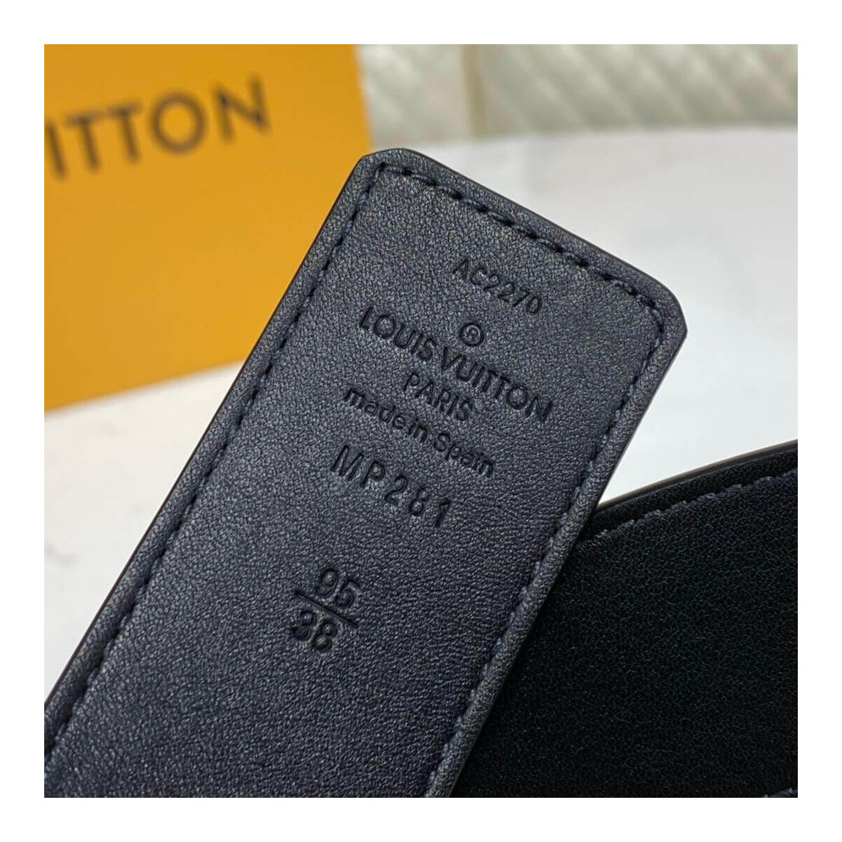 Louis Vuitton LV Shape 40mm Reversible Belt MP281T