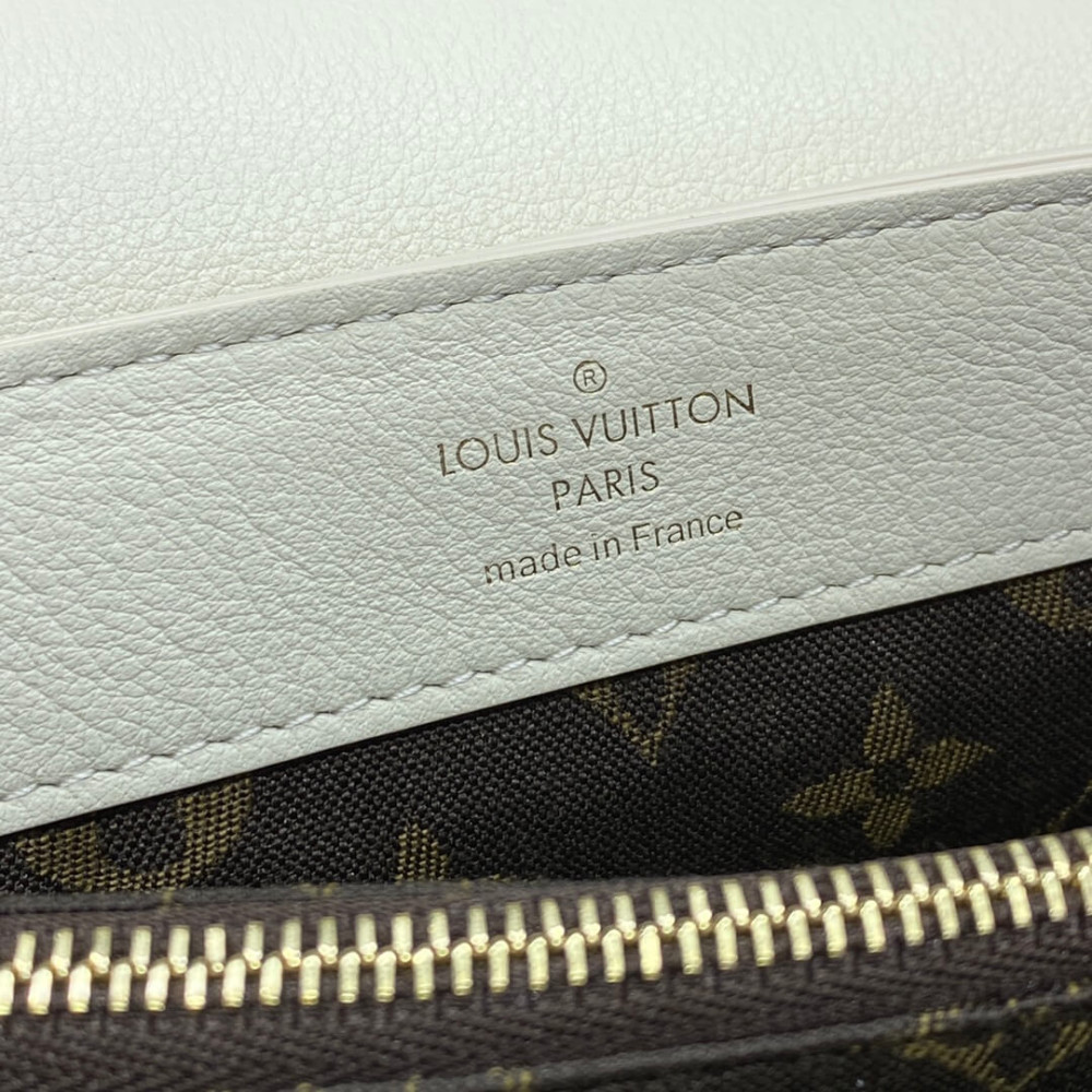 Louis Vuitton Dauphine Soft MM M25048 M25209 M25050