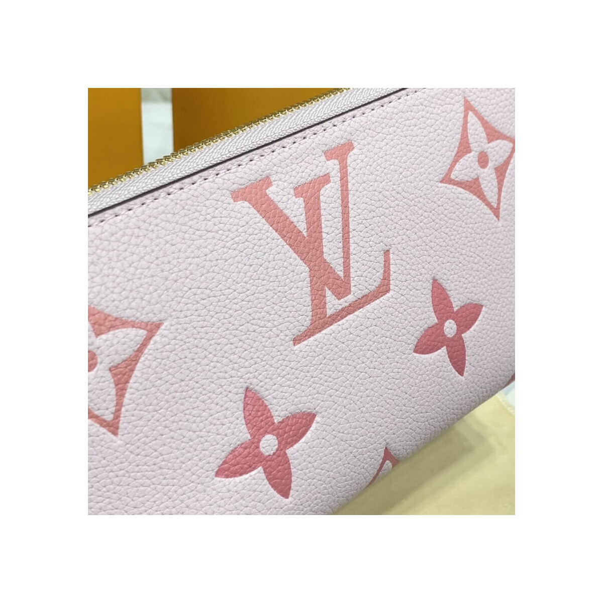 Louis Vuitton Zippy Wallet M80402