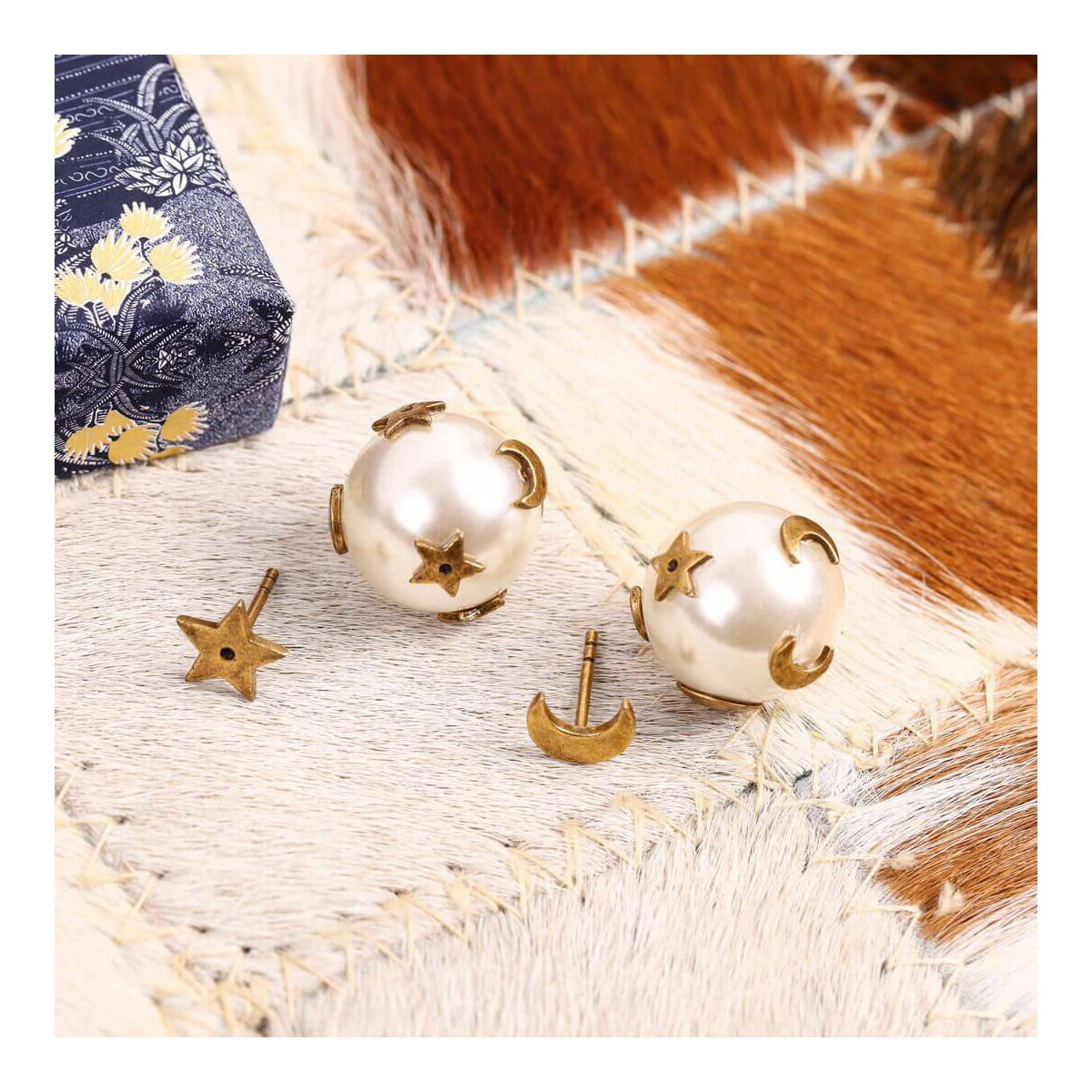 Dior Pearl Stud Earrings E1145