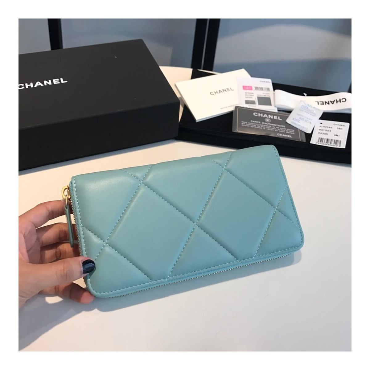 Chanel 19 Long Zipped Wallet AP0946