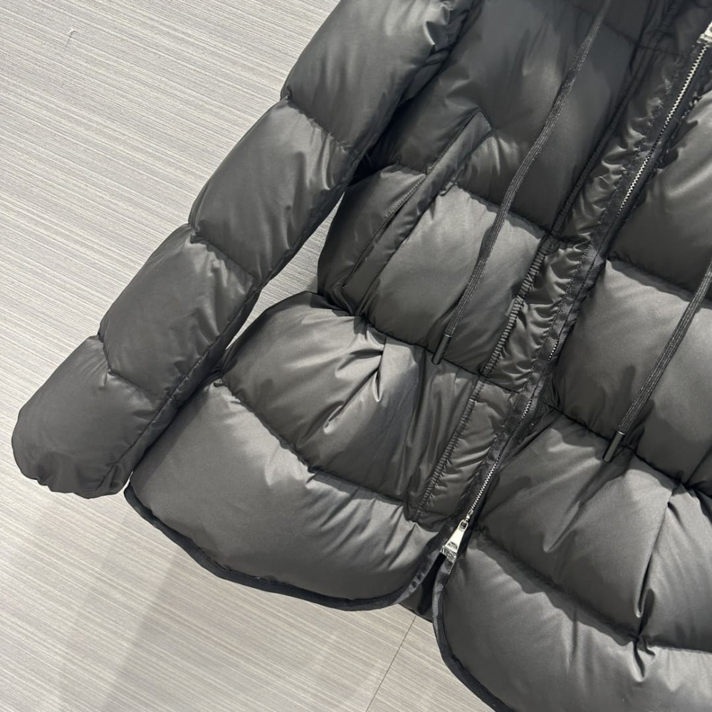 Moncler Locustelle Short Down Jacket A998986