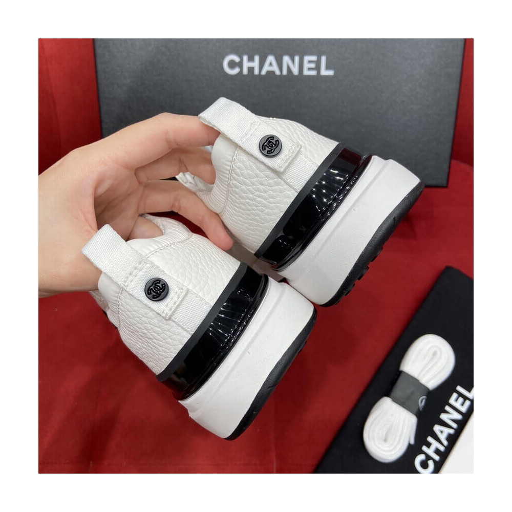 Chanel Logo Low-Top Sneakers G37491