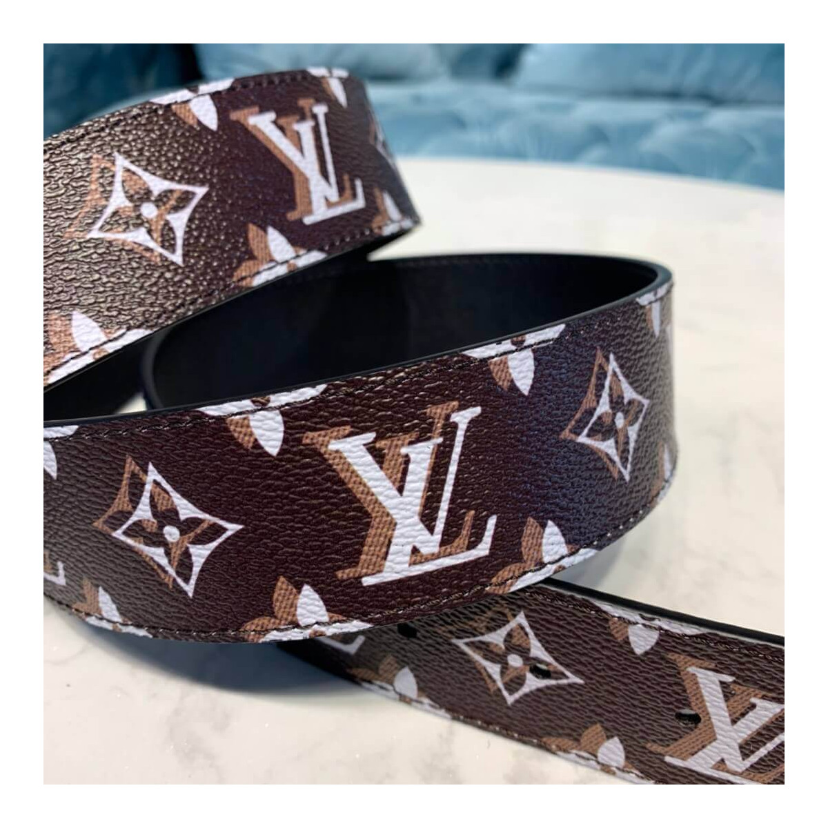 Louis Vuitton LV Shape 40mm Reversible Belt MP241T