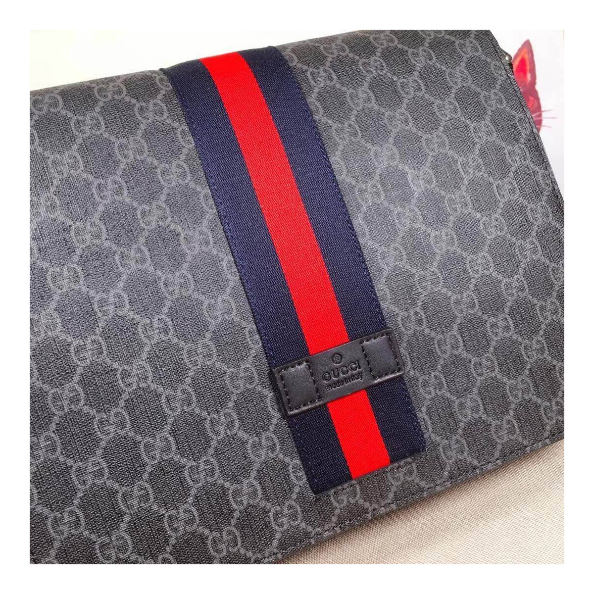 Gucci GG Supreme Messenger 475432