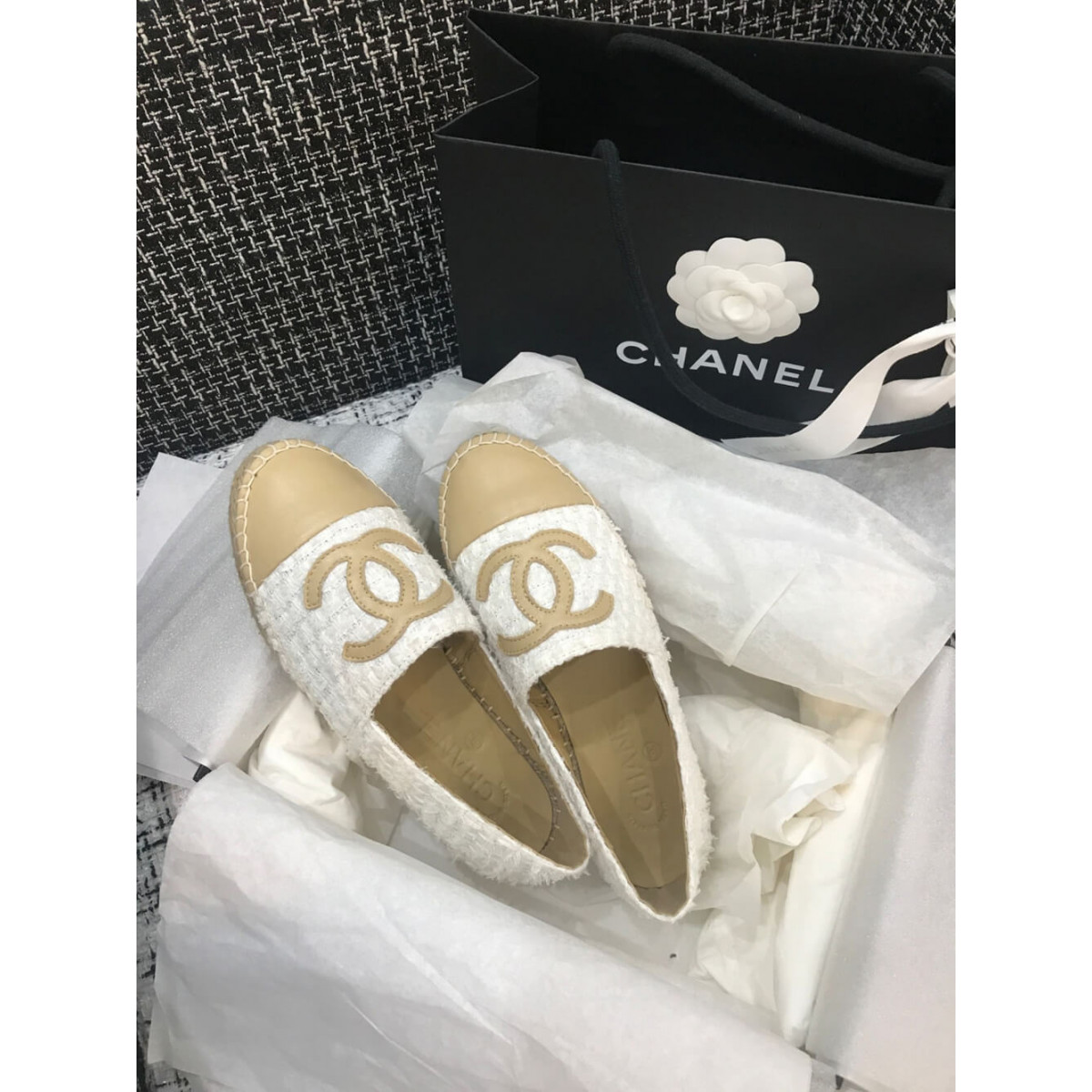 Chanel Tweed &amp; Patent Calfskin Espadrilles G29762 White/Apricot