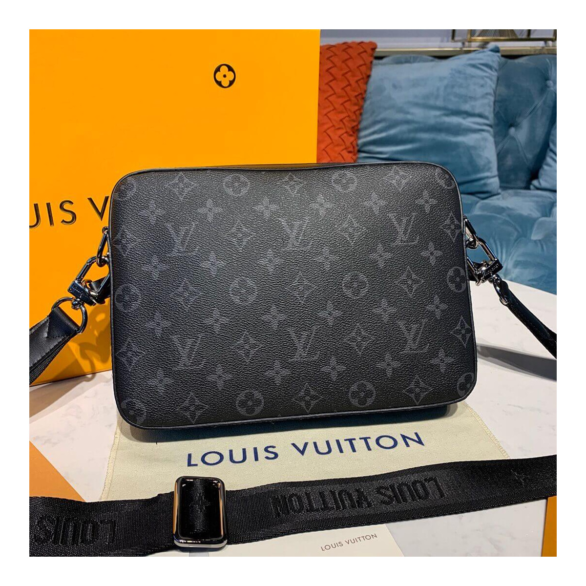 Louis Vuitton District Multi Message Bag M45320