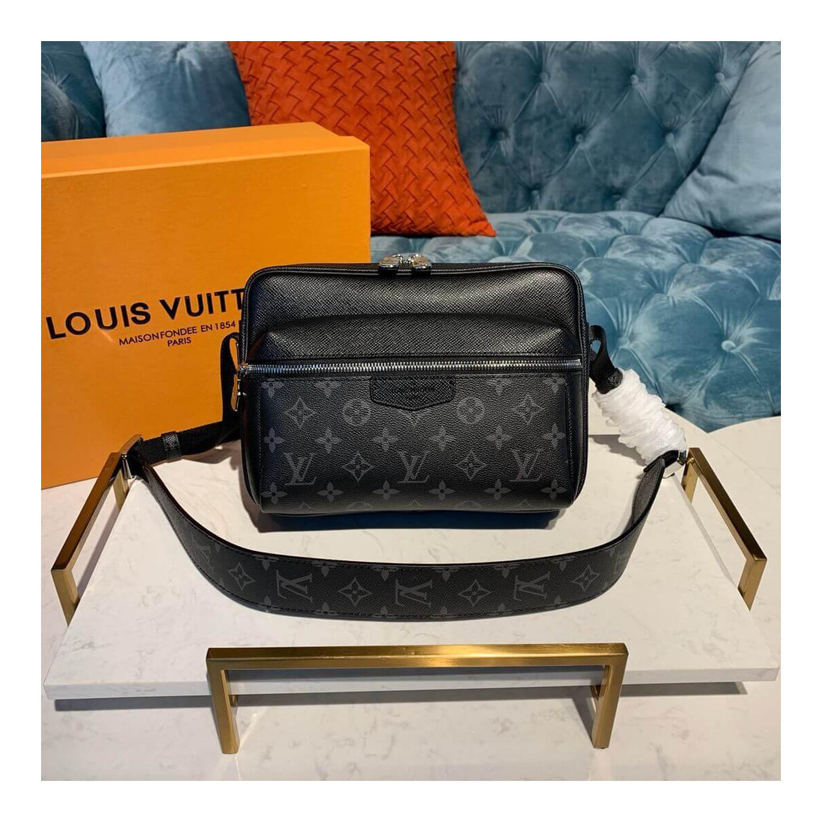 Louis Vuitton Outdoor Messenger M30233