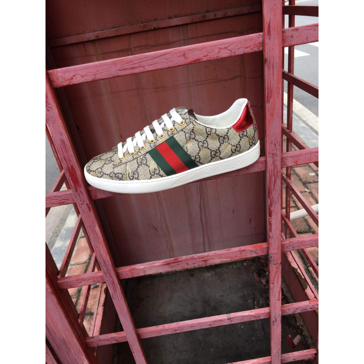 Gucci Ace GG Supreme Sneaker With Bees 550051