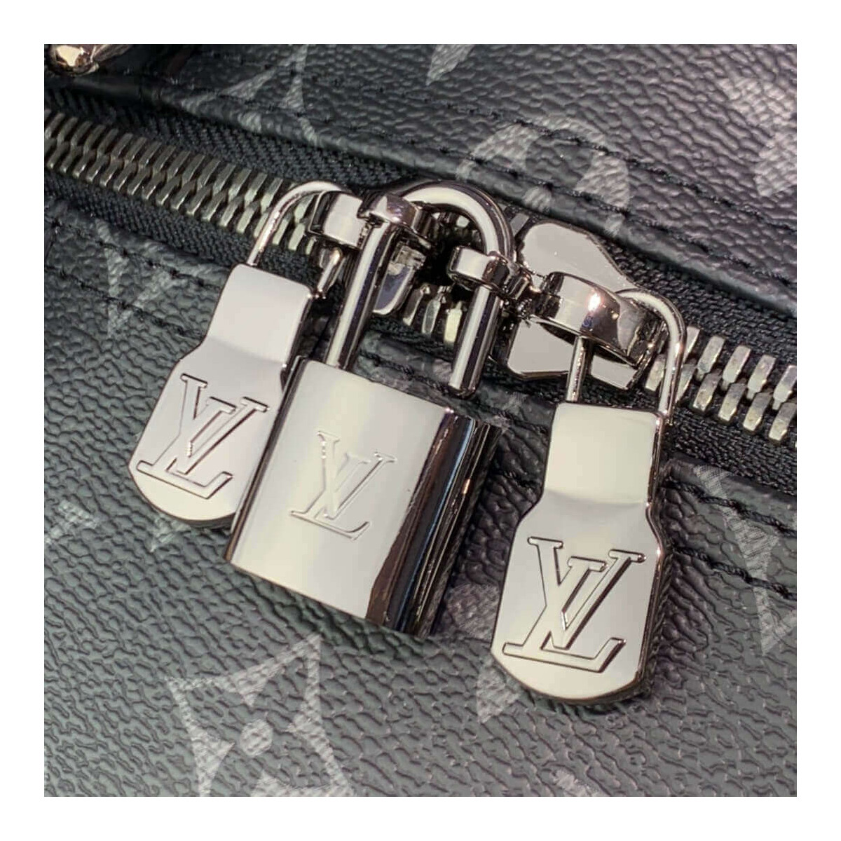 Louis Vuitton LV Keepall Bandoulière 50 M45392