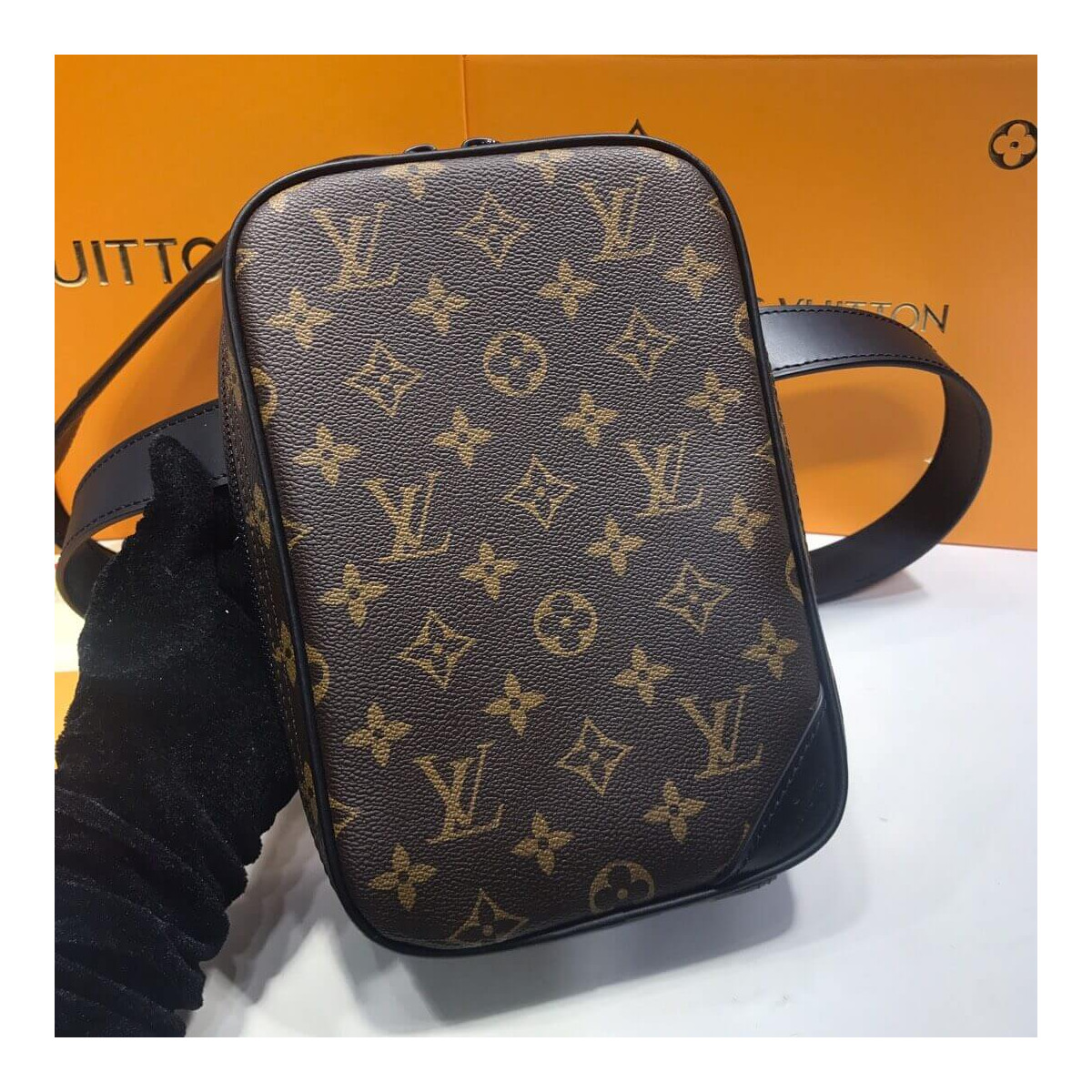 Louis Vuitton Utility Side Bag M44428