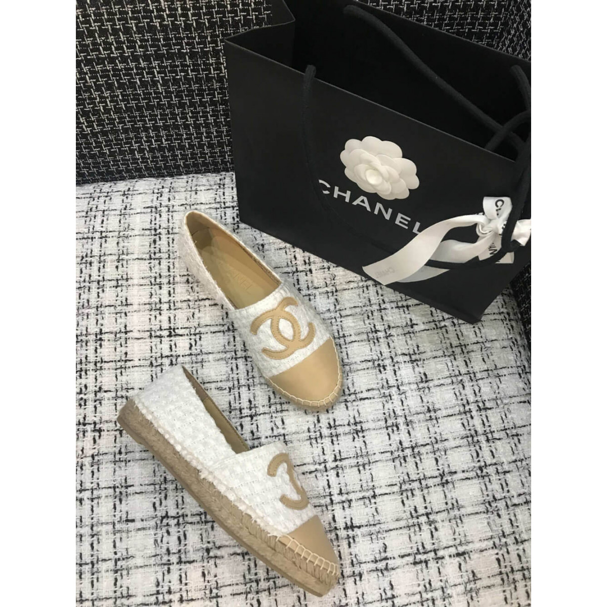 Chanel Tweed &amp; Patent Calfskin Espadrilles G29762 White/Apricot