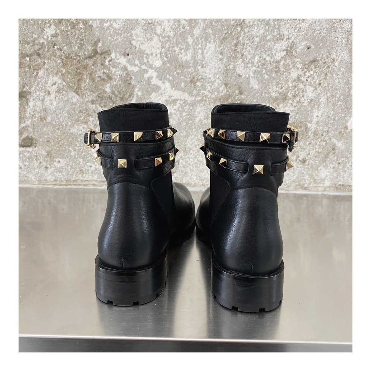 Valentino Garavani Rockstud Grainy Calfskin Leather Ankle Boot P64