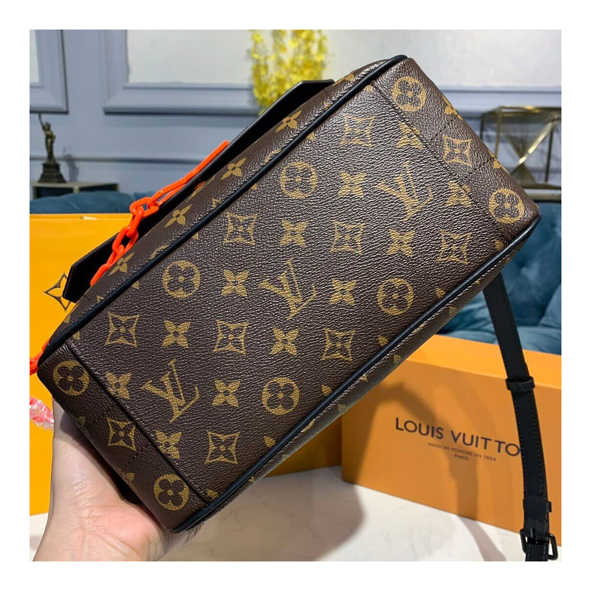 Louis Vuitton Monogram Canvas Camera Bag M61118