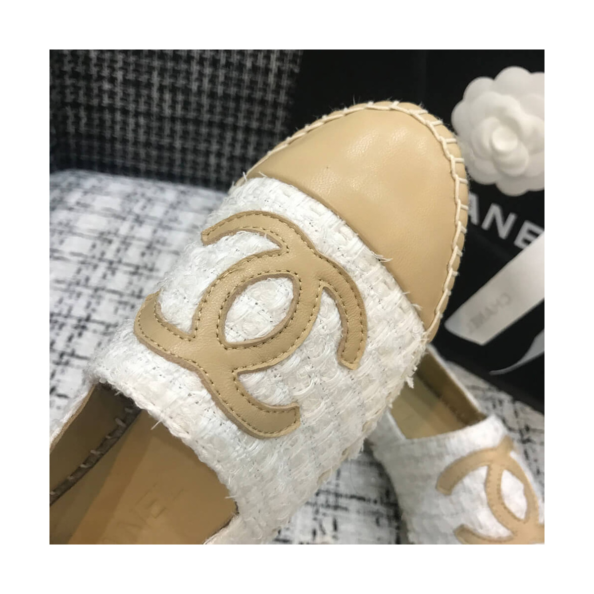 Chanel Tweed &amp; Patent Calfskin Espadrilles G29762 White/Apricot