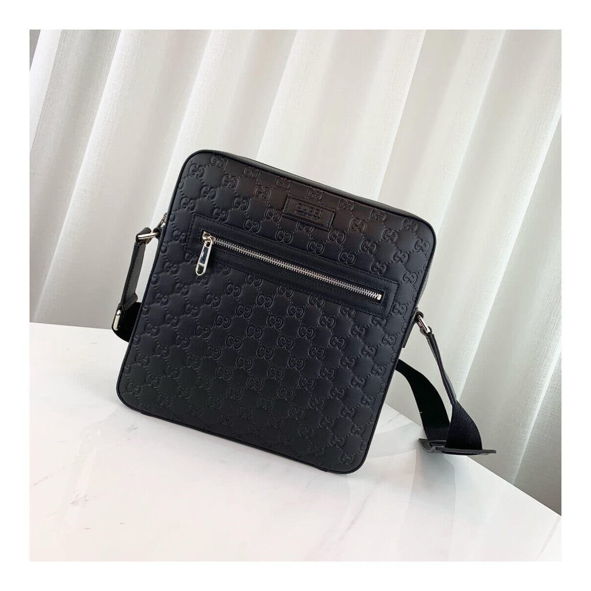 Gucci Signature Leather Flat Messenger 473878