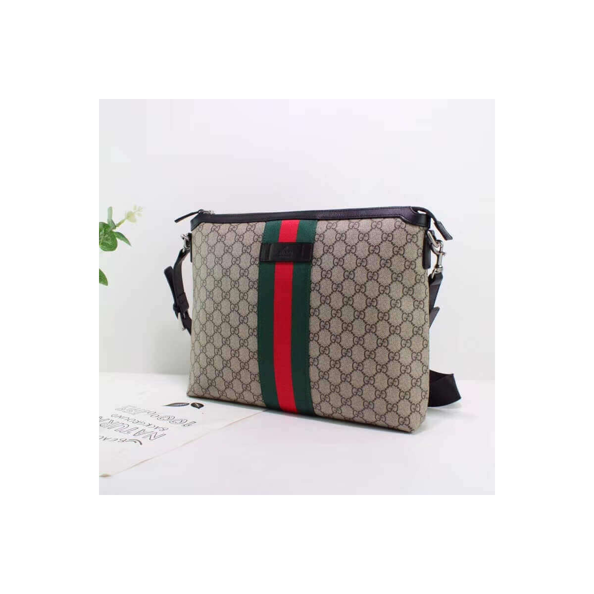 Gucci GG Supreme Medium Messenger Bag 523335