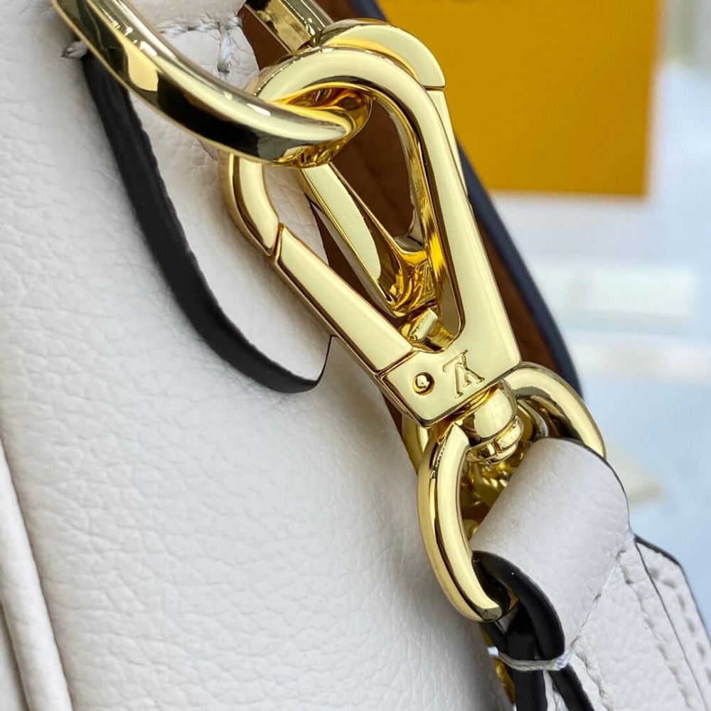 Louis Vuitton Lockme Tender M59733 Quartz White