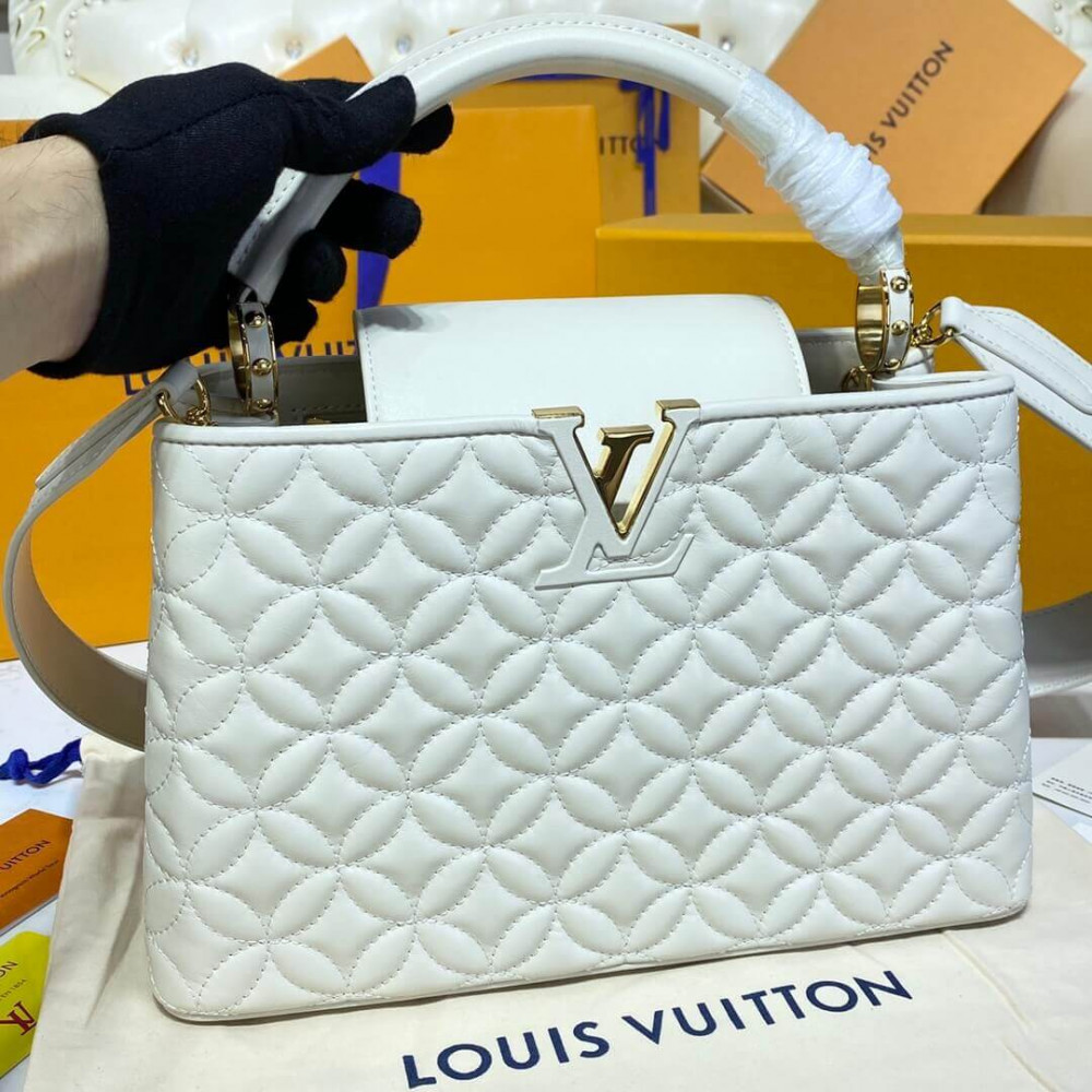 Louis Vuitton Capucines MM Bag In Quilting Lambskin M55366