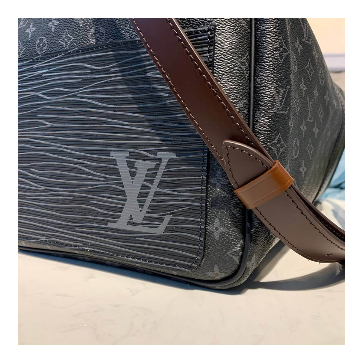 Louis Vuitton LV Keepall Bandoulière 50 M58669