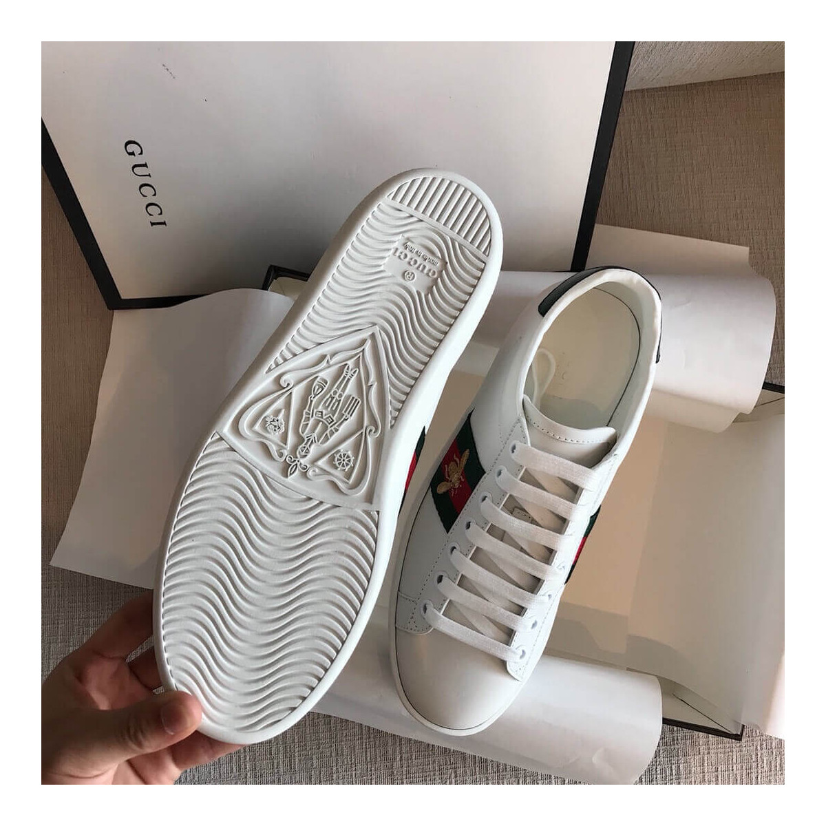 Gucci Ace Bee Embroidered Sneaker 431942