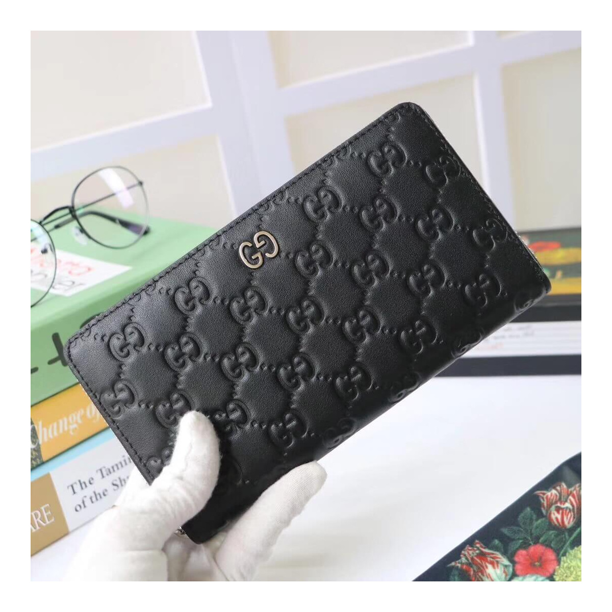 Gucci Signature Zip Around Wallet 473928