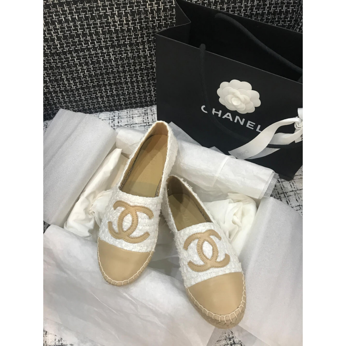 Chanel Tweed &amp; Patent Calfskin Espadrilles G29762 White/Apricot