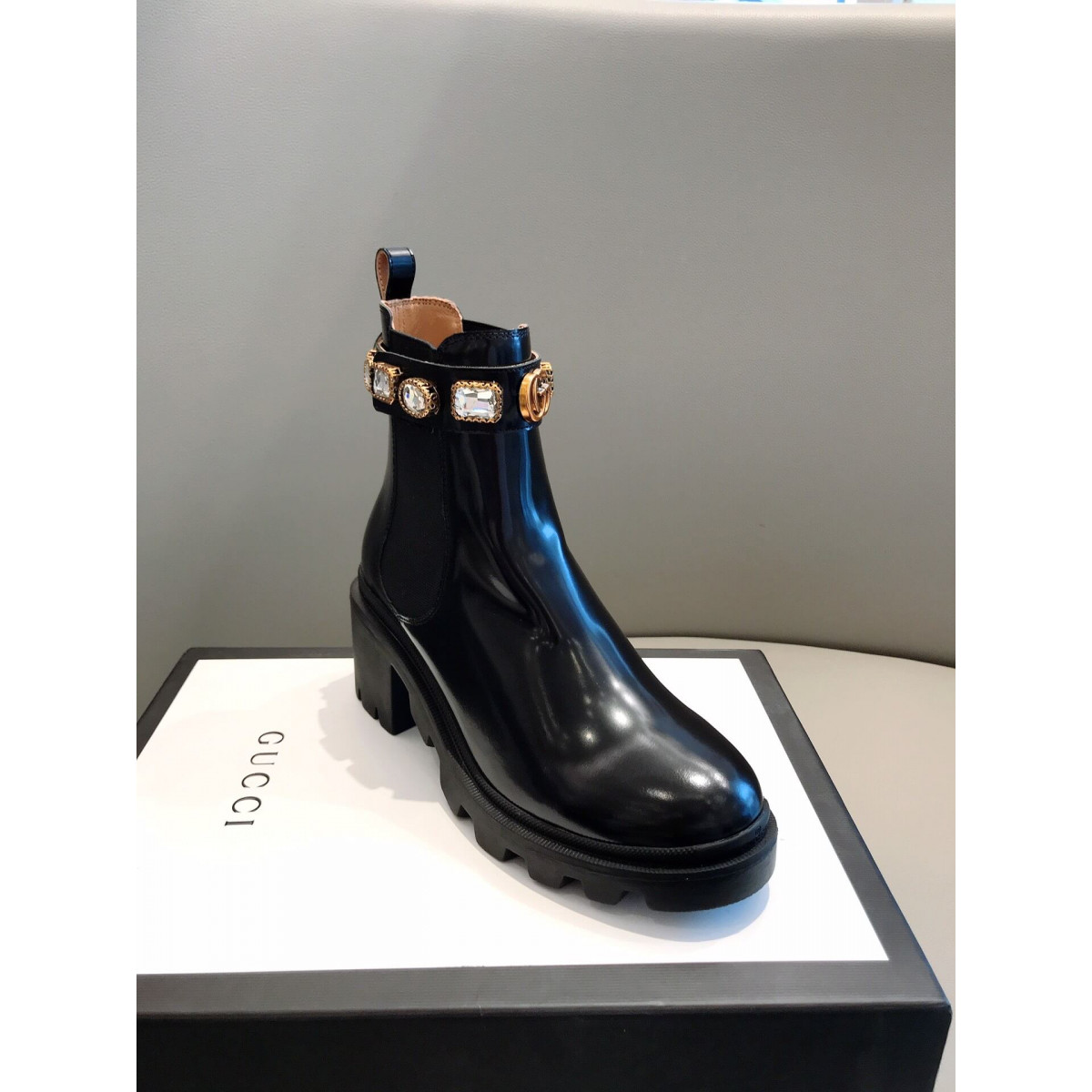 Gucci Leather Ankle Boot With Belt 550036