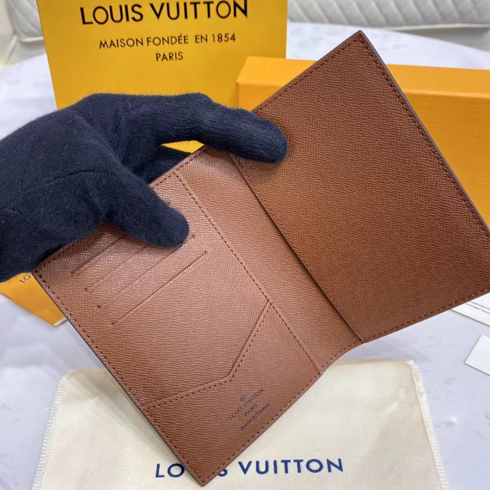 Louis Vuitton Monogram Canvas Passport Cover M64502