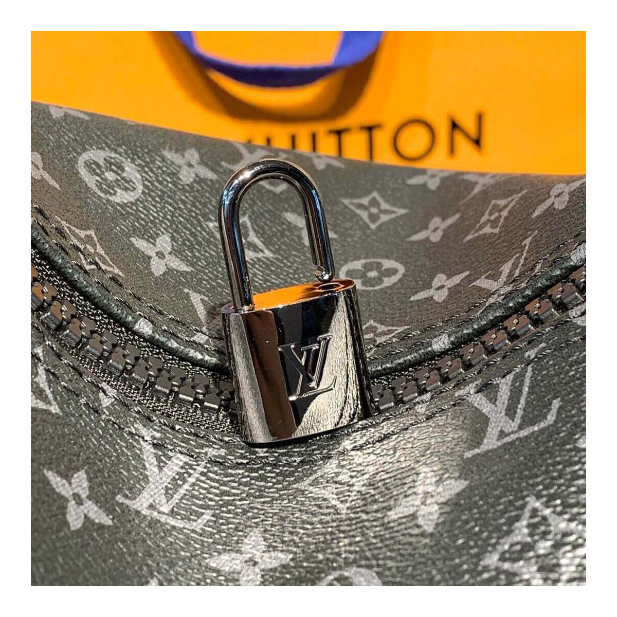 Louis Vuitton LV Keepall Bandoulière 50 M58669