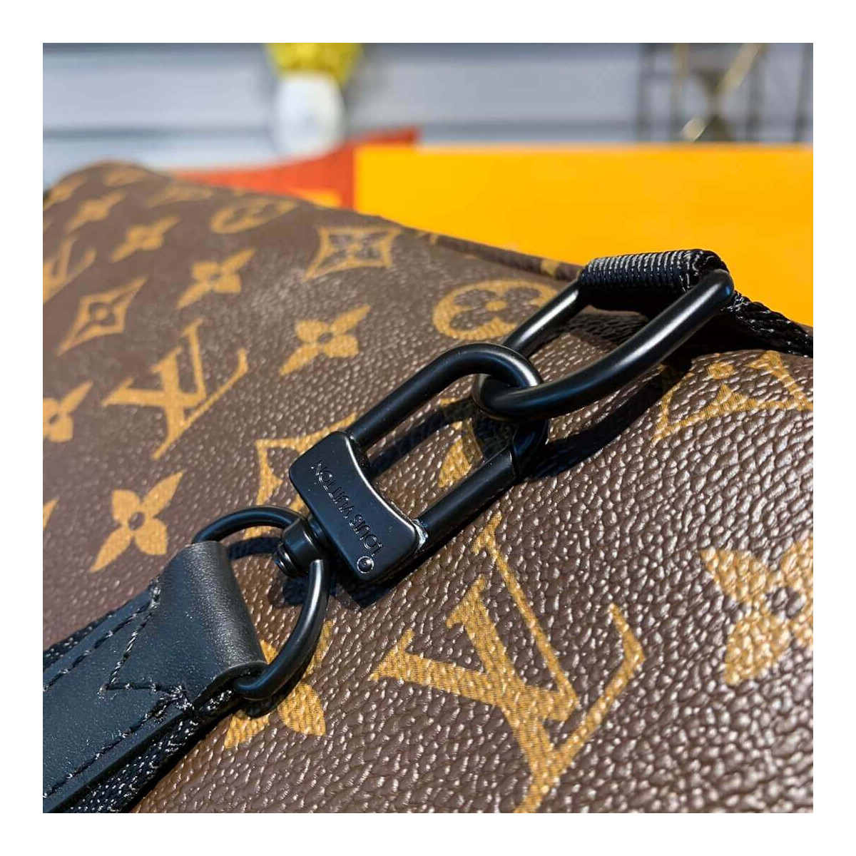 Louis Vuitton Monogram  Avenue Sling Bag M41718