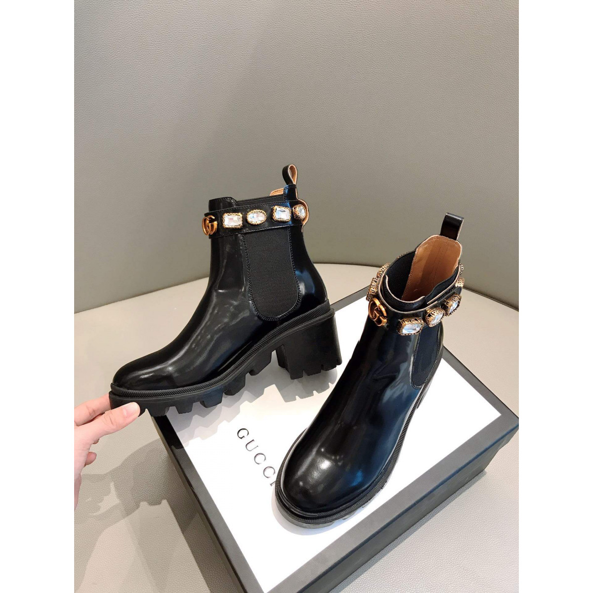 Gucci Leather Ankle Boot With Belt 550036