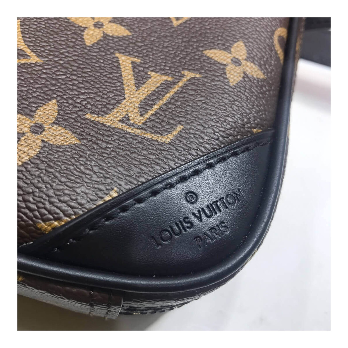 Louis Vuitton Utility Side Bag M44428