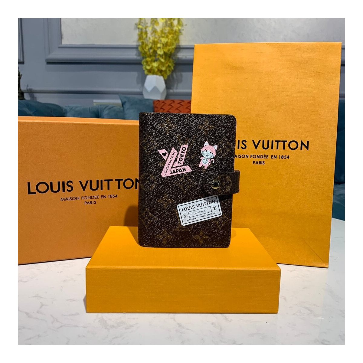 Louis Vuitton Limited Edition Tokyo Small Ring Agenda Cover R20005