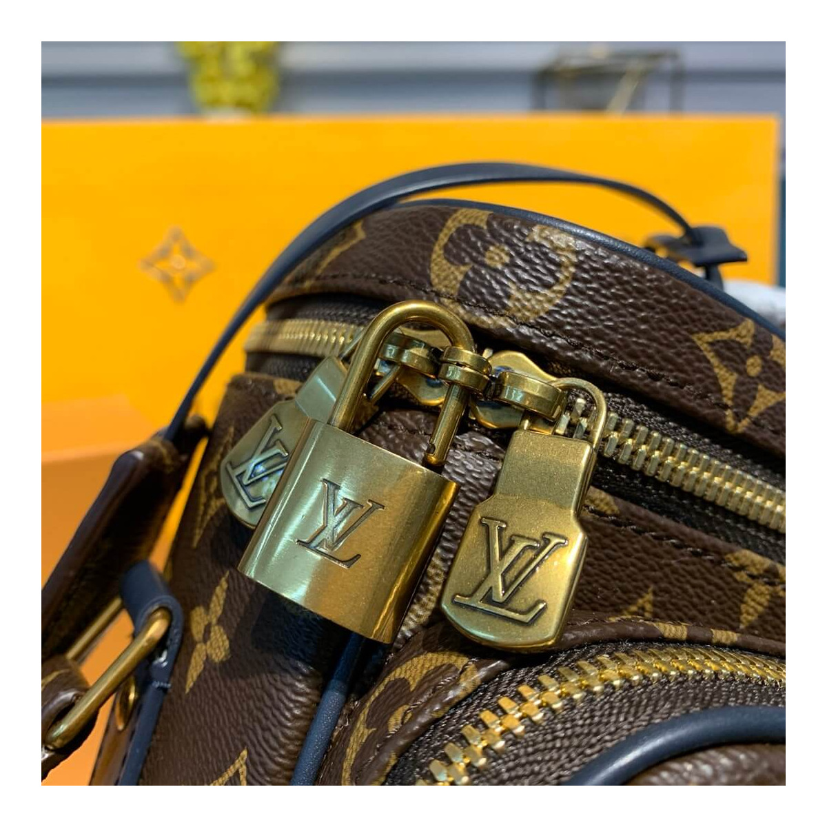 Louis Vuitton Monogram Canvas New Camera Bag M44937