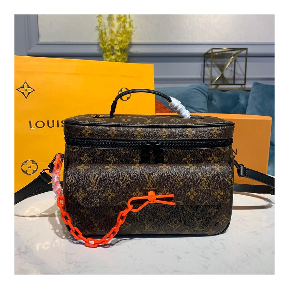 Louis Vuitton Monogram Canvas Camera Bag M61118