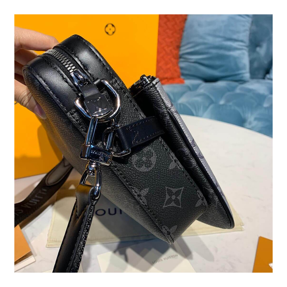 Louis Vuitton District Multi Message Bag M45320