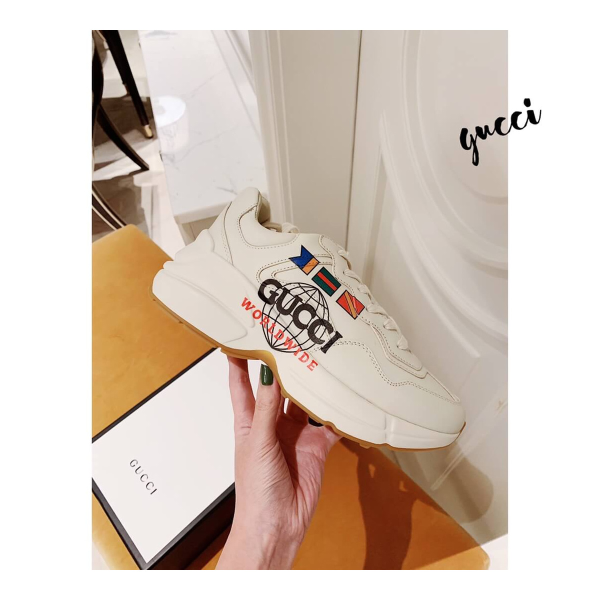 Gucci Graphic Print Low-Top Sneaker 609343