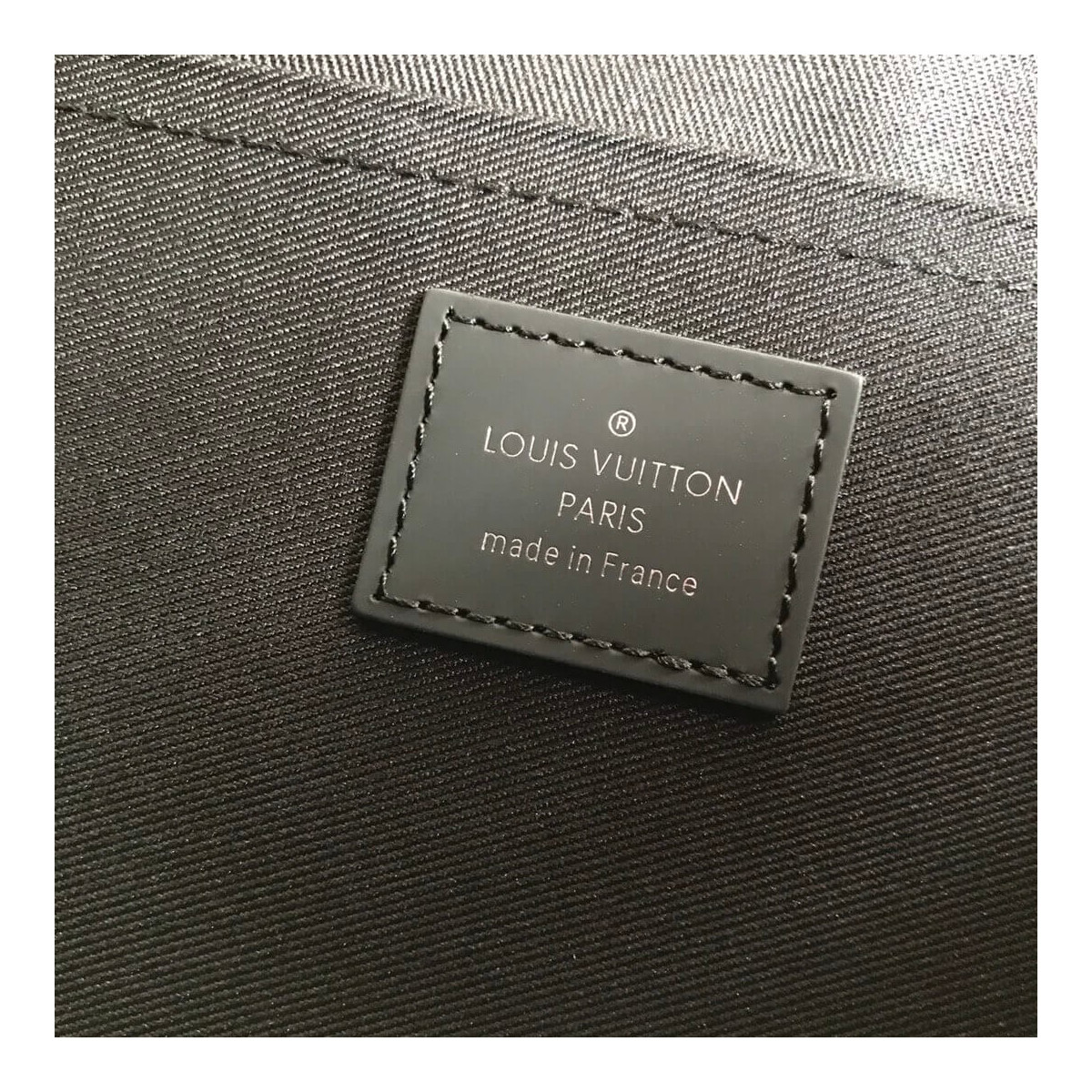 Louis Vuitton Pochette Discovery GM M69256