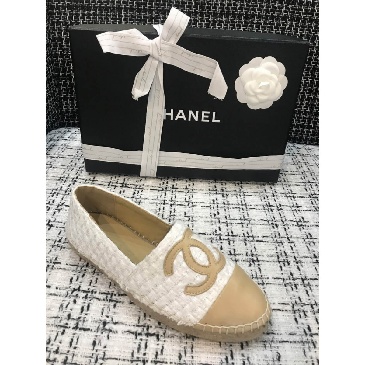 Chanel Tweed &amp; Patent Calfskin Espadrilles G29762 White/Apricot